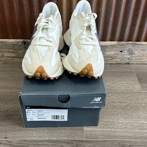 NWT New Balance Women’s 327 Beige and White Sneakers